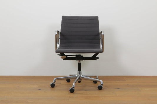 Aluminium Chair EA117