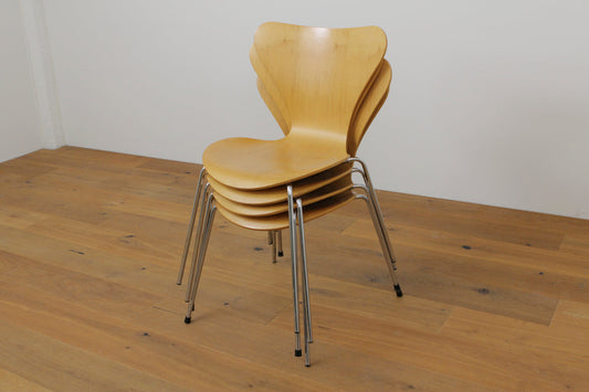 Stapelstuhl Serie 7 von Arne Jacobsen