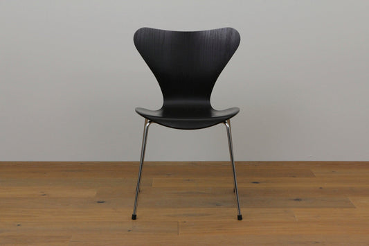 Stapelstuhl Serie 7 von Arne Jacobsen