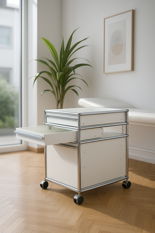 Weisser USM Haller Rollcontainer mit drei Schubladen