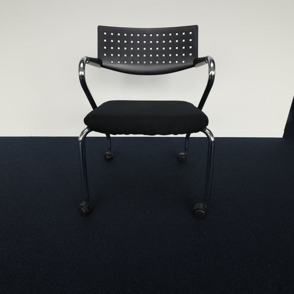 Chaise Visaroll de Vitra avec assise noire