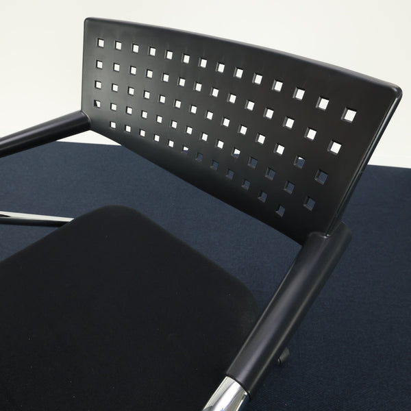 Chaise Visaroll de Vitra avec assise noire