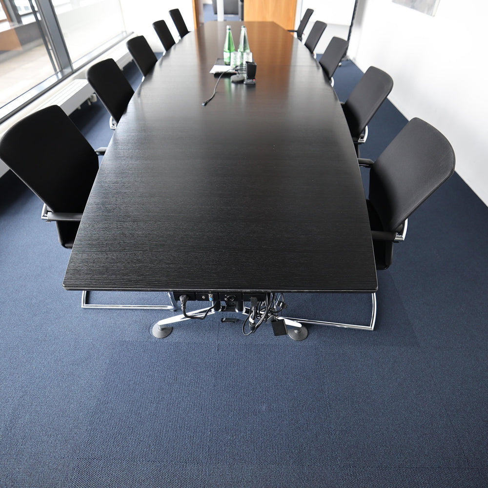 Sitzungszimmertisch Wilkhahn 460cm inkl. 10 Vitra Stühle