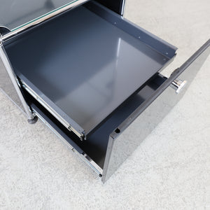 USM Haller Regal Graphitschwarz mit Glasvitrine 1x2