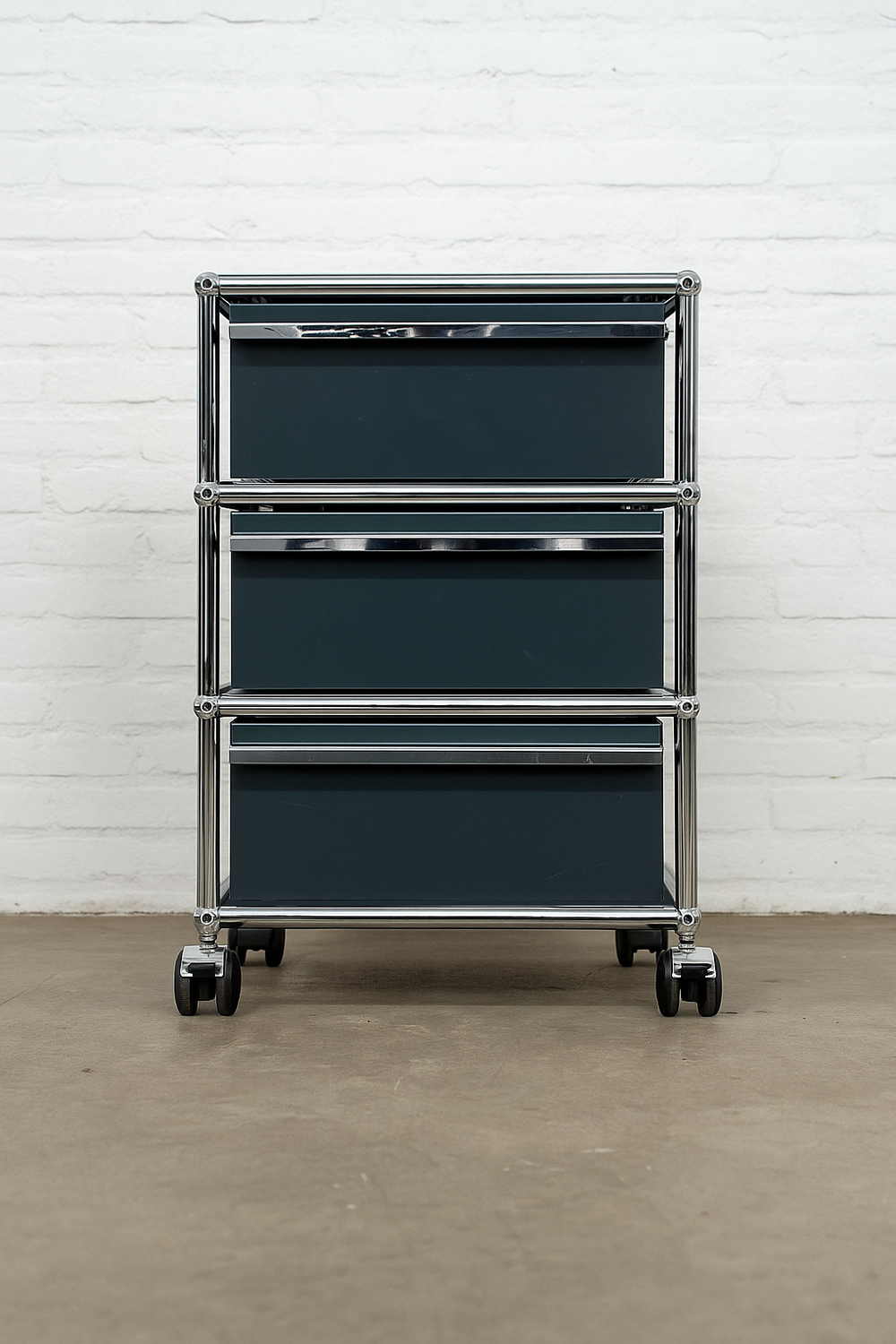 USM Haller Korpus A6/A6/A6 in Anthrazitgrau