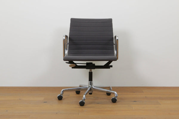 Aluminium Chair EA117