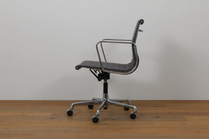 Aluminium Chair EA117