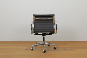 Aluminium Chair EA117