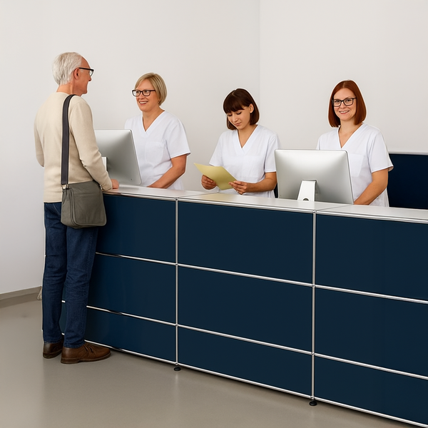 USM Haller Empfangstheke Gruppenpraxis