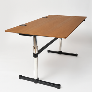 Höhenverstellbarer USM Kitos M Plus Tisch