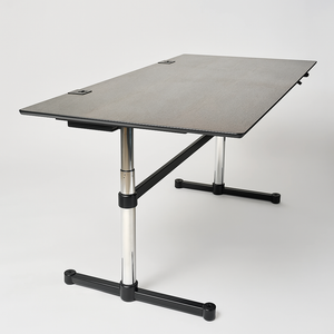 Höhenverstellbarer USM Kitos M Plus Tisch