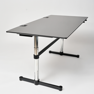 Höhenverstellbarer USM Kitos M Plus Tisch