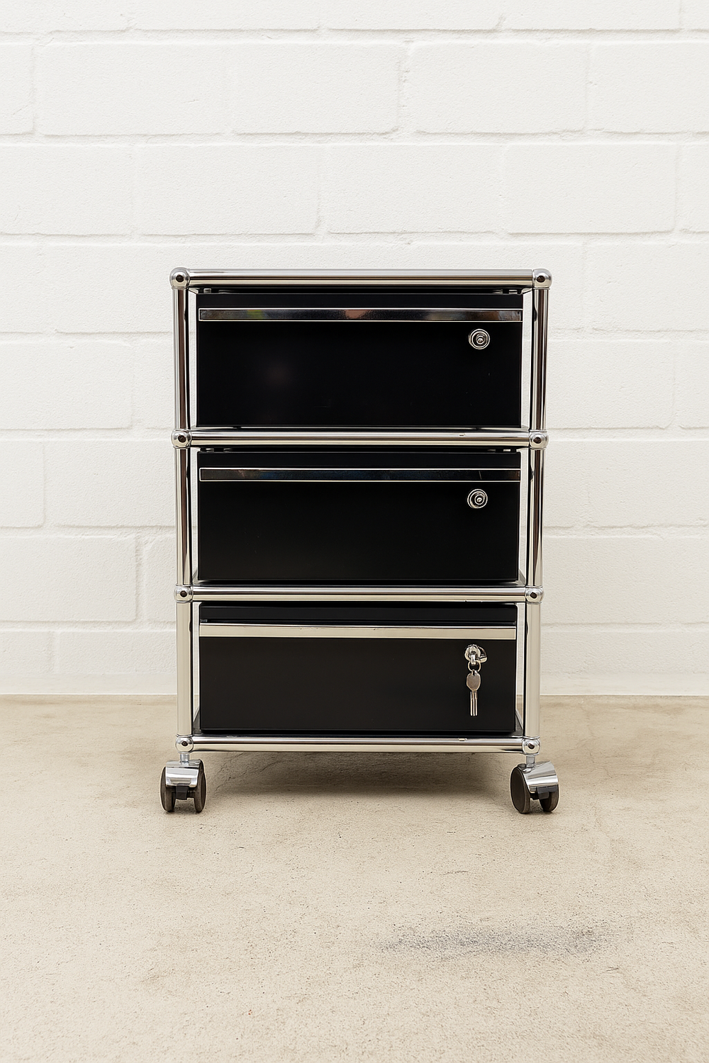 USM Haller Korpus A6/A6/A6 in Graphitschwarz mit Schloss