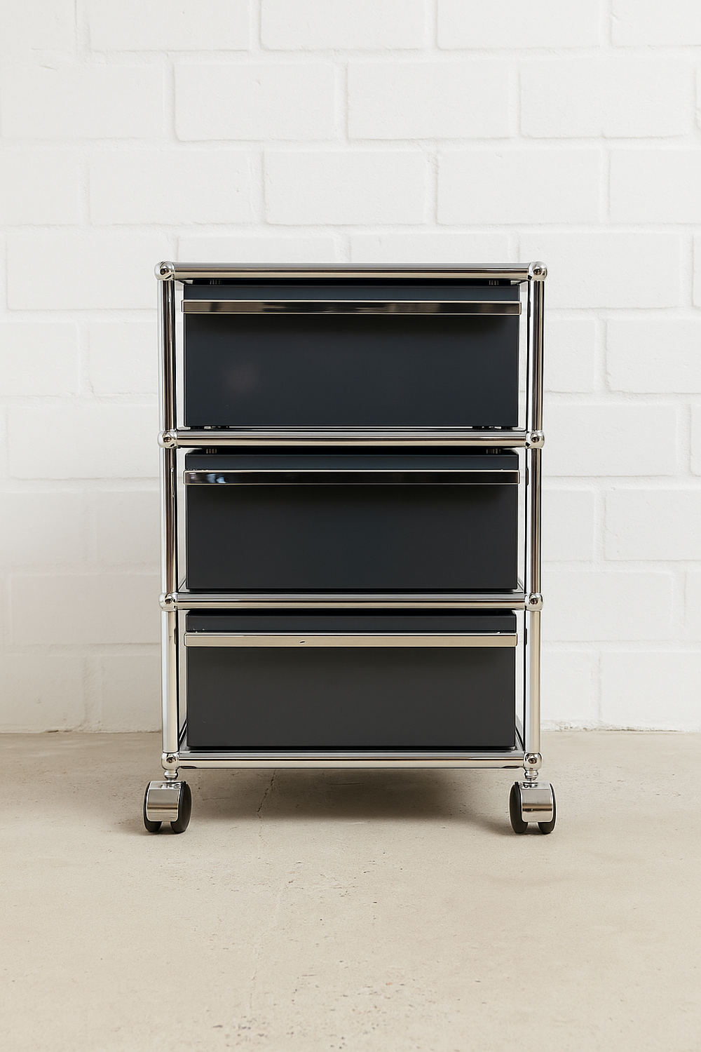 USM Haller Korpus A6/A6/A6 in Anthrazitgrau