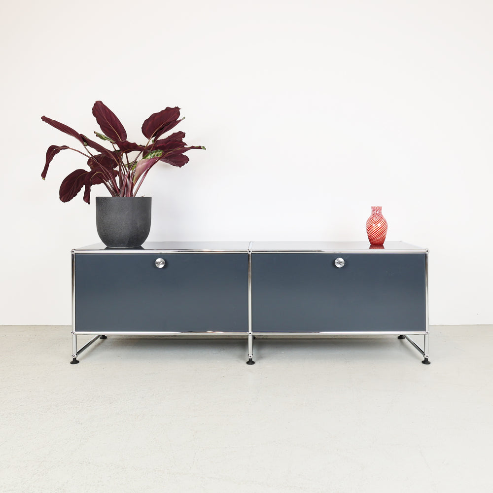 USM Haller Lowboard #1105 auf Füsschen