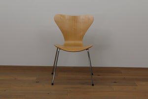 Stapelstuhl Serie 7 von Arne Jacobsen