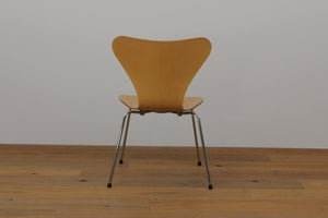 Stapelstuhl Serie 7 von Arne Jacobsen