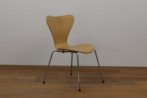 Stapelstuhl Serie 7 von Arne Jacobsen