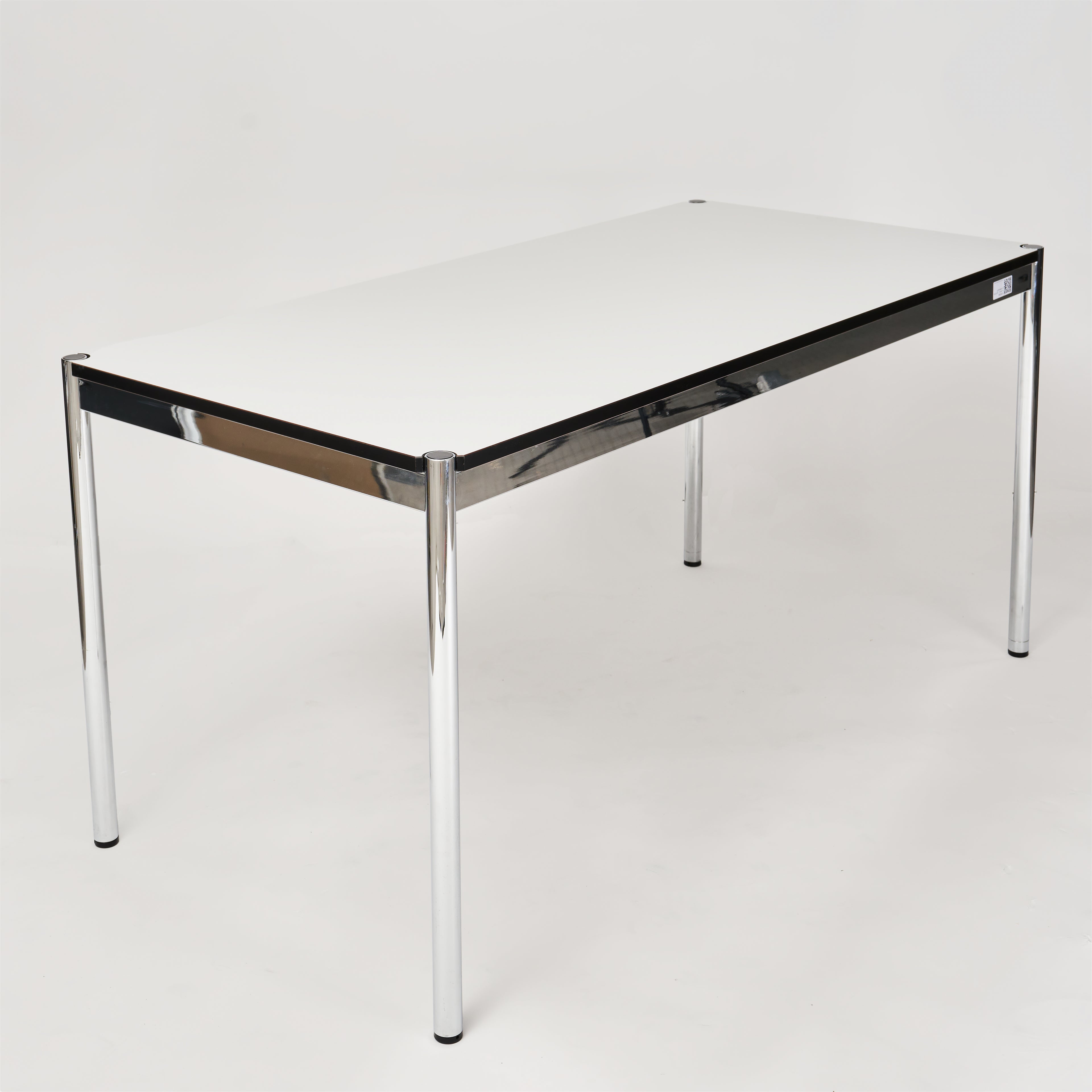 USM Haller Tisch Kunstharz perlgrau