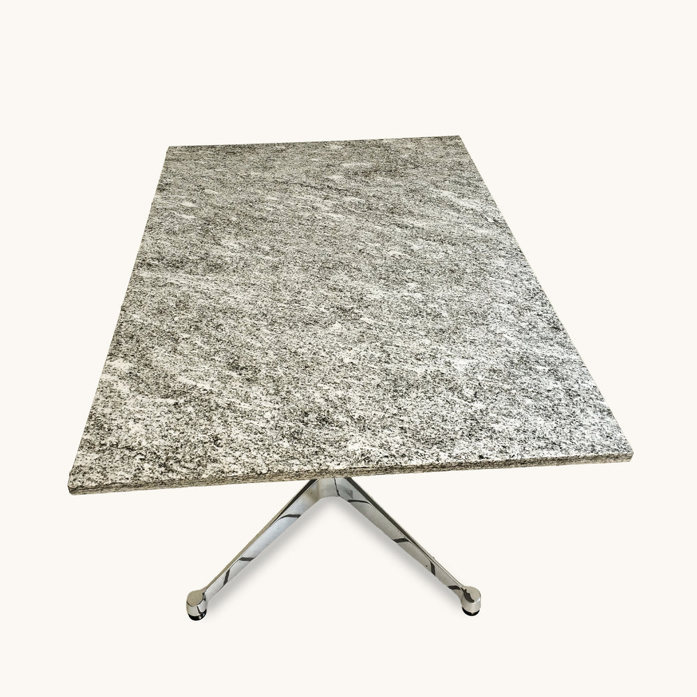 Vitra Eames Tisch mit Granitplatte