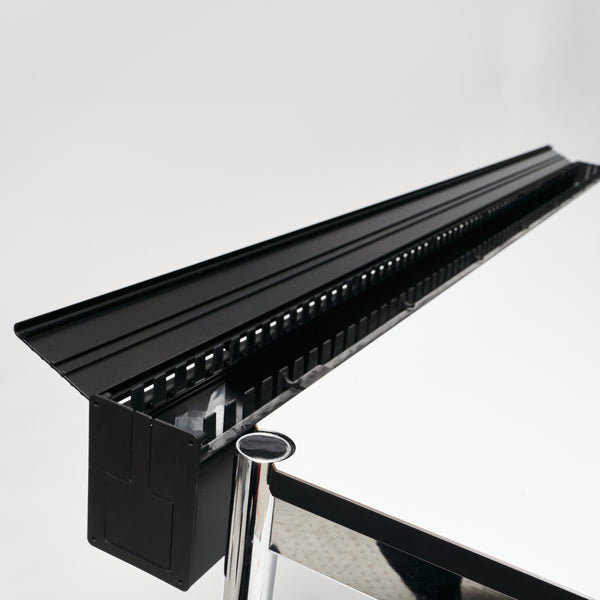 Kabelkanal zu USM Haller Tisch