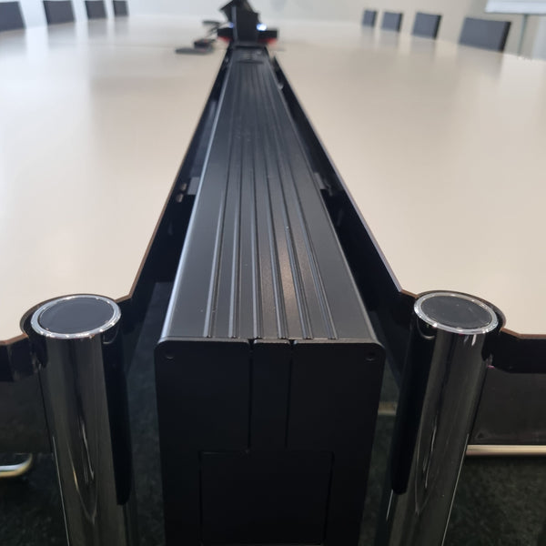 Kabelkanal zu USM Haller Tisch