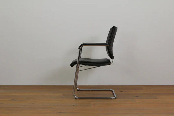Chaise cantilever en cuir Wilkhahn Sito